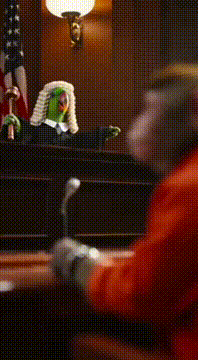 Видео, сгенерированное нейросетью: Parrot Judge + Monkey Criminal A parrot judge shouting verdict at naughty…