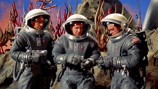 Видео, сгенерированное нейросетью: integrated_multimodal_description: 50s_scifi, three men in bulky, futuristic…