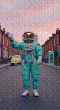 AI generated video: 🎬2️⃣🇬🇧🧑‍🚀