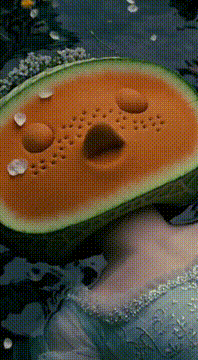 AI generated video: 主演を変更。新しい主演は甲 @nobu.nobu.meloniqueg 。甲に元の動画の主演と同じ衣装を着せる。甲に元の動画の主演と同じ台本を与え、甲に元の動画…