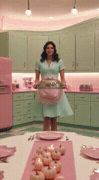 Видео, сгенерированное нейросетью: Interdimensional Thanksgiving What’s under your platter? 🦃